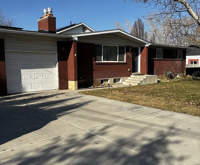 157 N 400 W — Photo 1