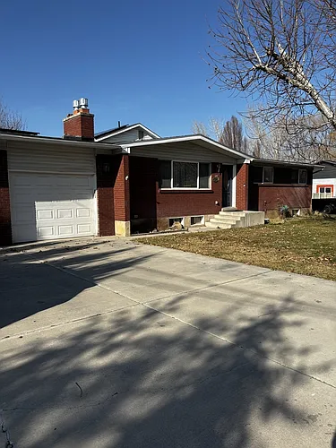 157 N 400 W Photo 1