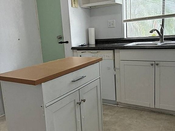 3rd image of 122 Congress St