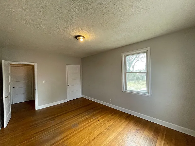 SH074-Lafayette Apartments — Photo 9