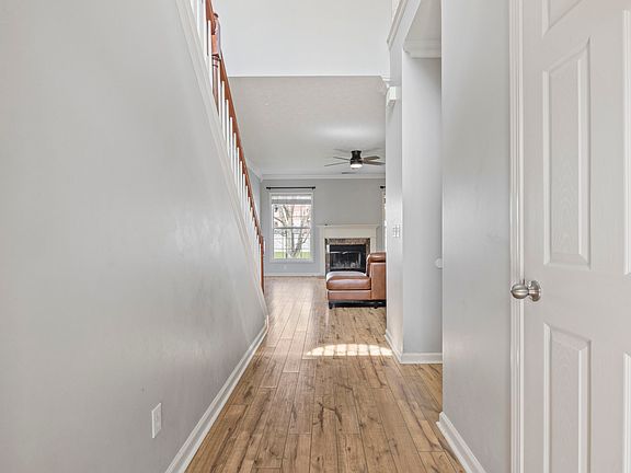 3rd image of 721 Sprucewood Dr