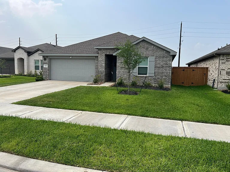 5017 Almond Terrace Dr — Photo 1