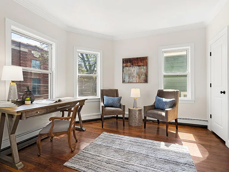 Large front bedroom or 2nd living room