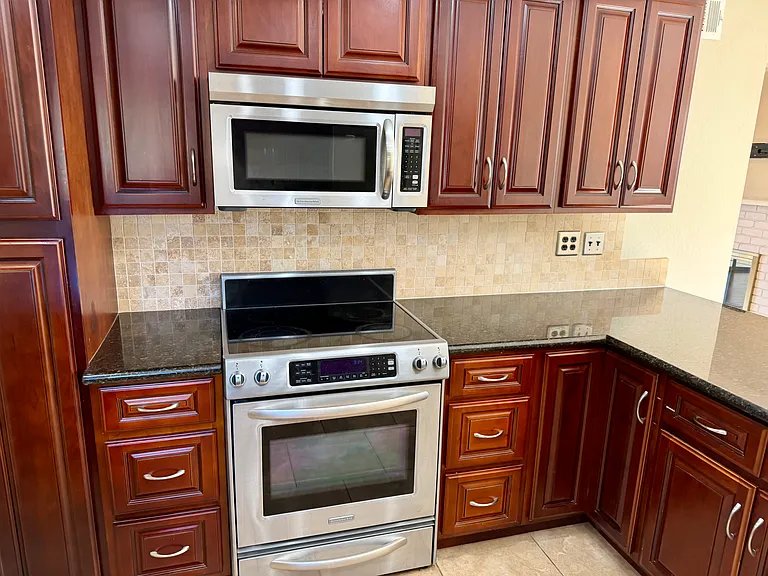 1647 Hyacinth Ln — Photo 4