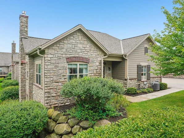 1047 Ann Marie WAY, Oconomowoc, WI 53066