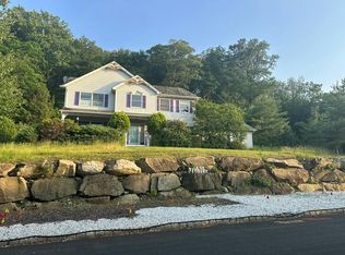 7 Oldfield Ct, Garnerville, NY 10923