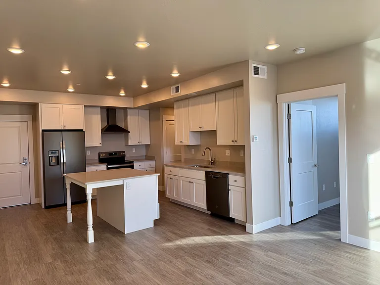 1295 Thomas Dr #204 — Photo 18