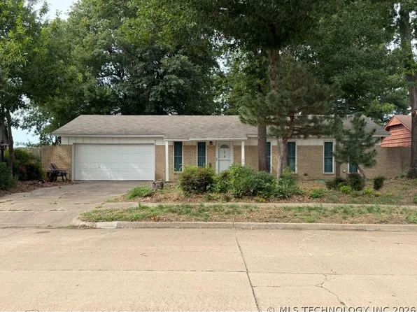 514 E Center St, Collinsville, OK 74021