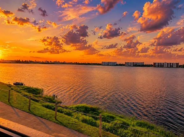 115 Lake Emerald Drive #210, Oakland Park, FL 33309