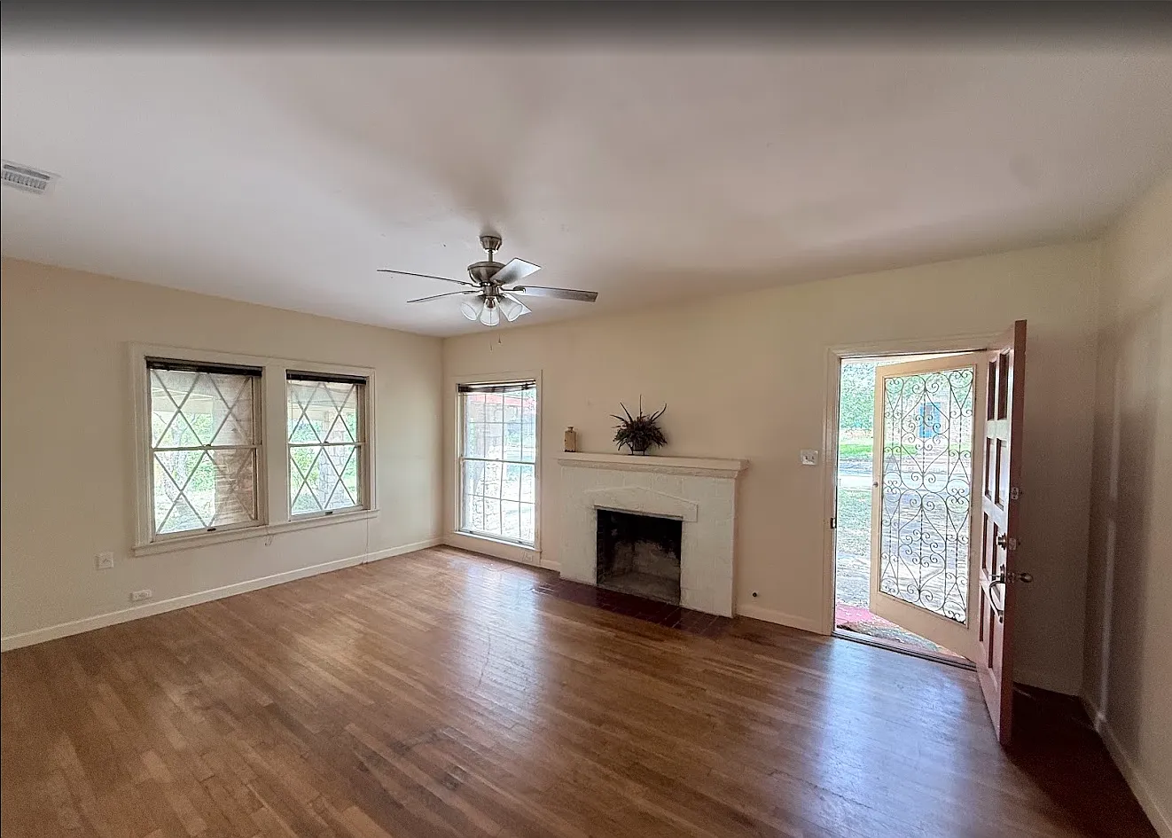 3 bed, 1664 sqft, $2,195 — Photo 2