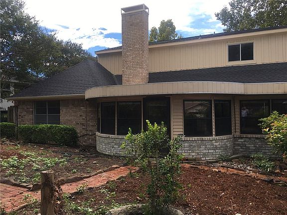 3rd image of 210 Rockbrook Dr