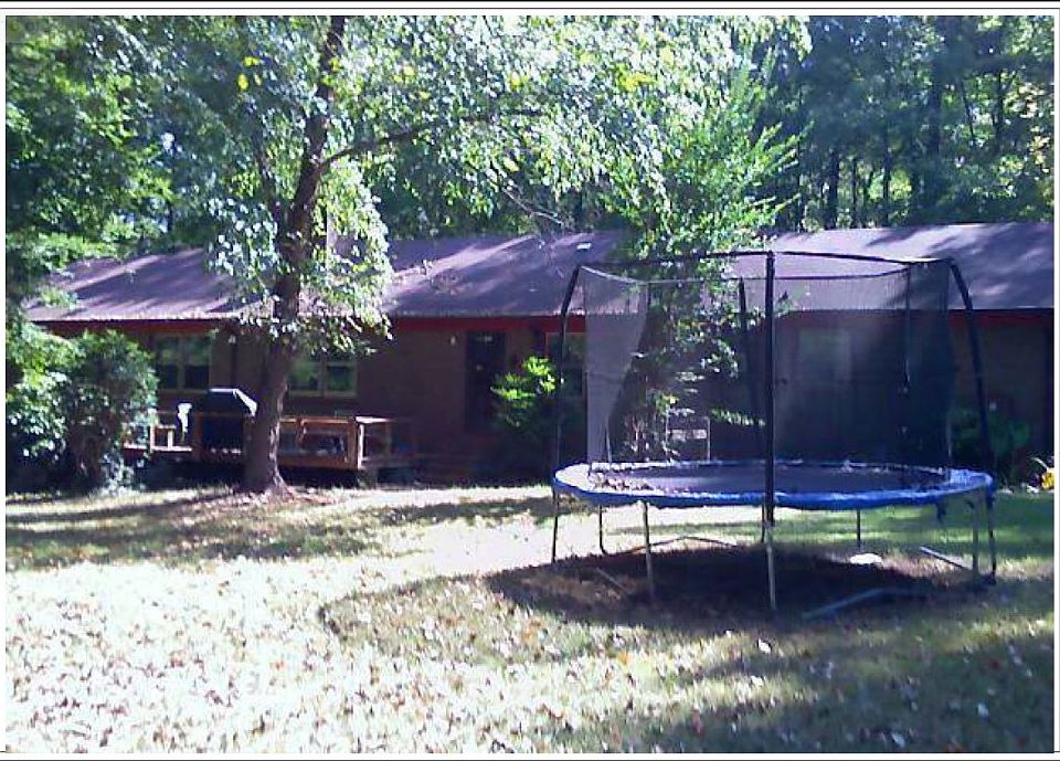 2nd image of 828 Elizabeth Ln