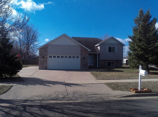 5870 Sandy Dr, Saint Cloud, MN 56303