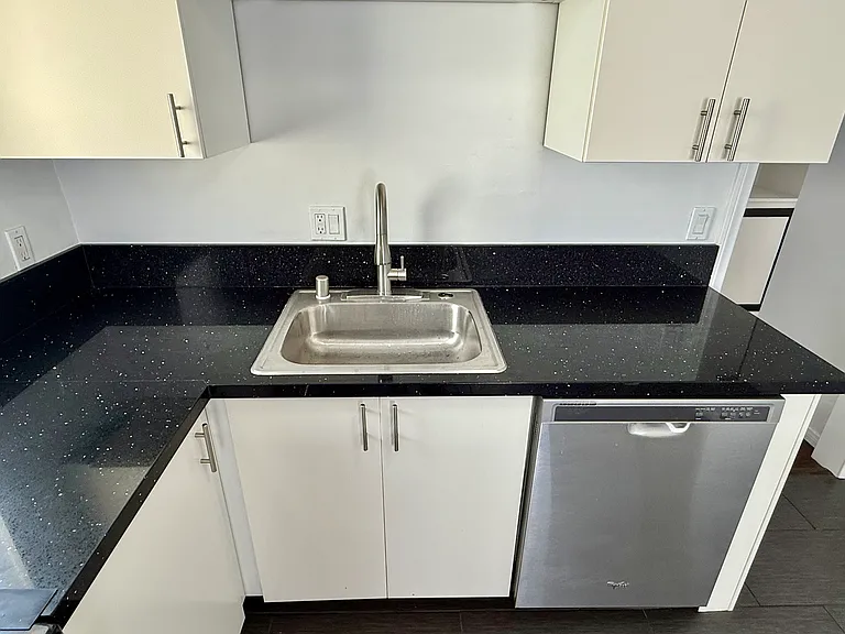 3863 42nd St #B — Photo 18