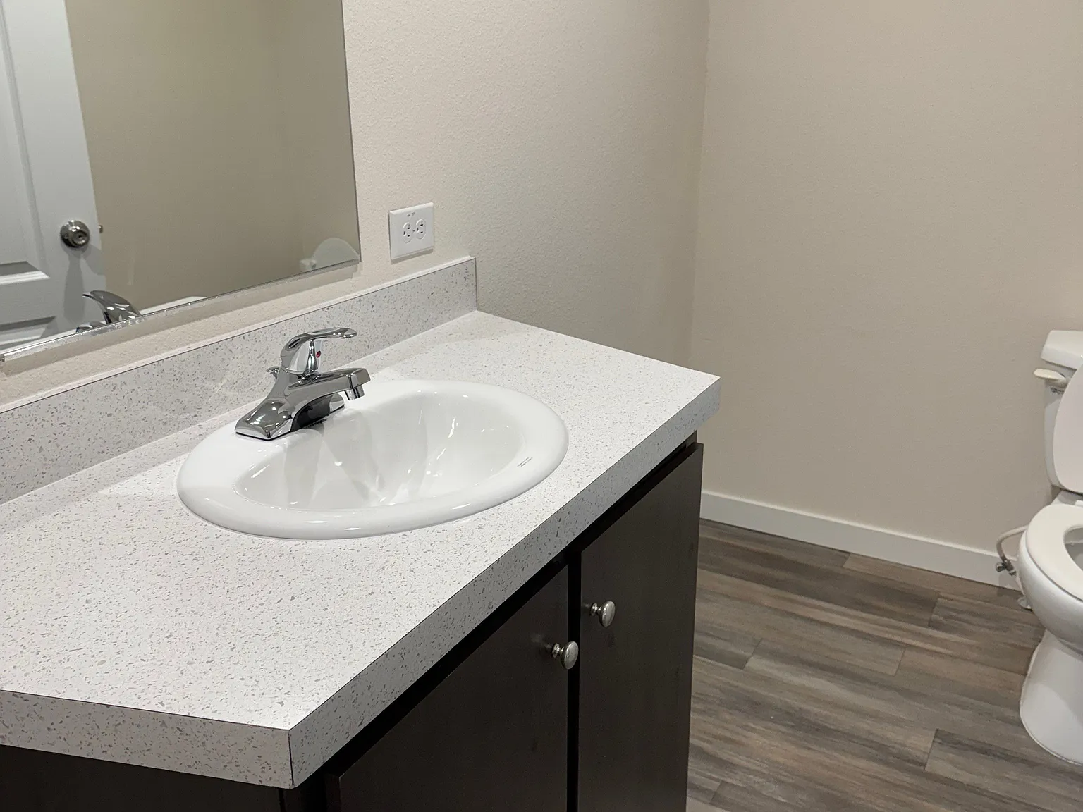 700 W Unity Loop — Photo 2