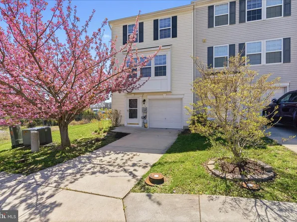 54 Council Ct, Falling Waters, WV 25419