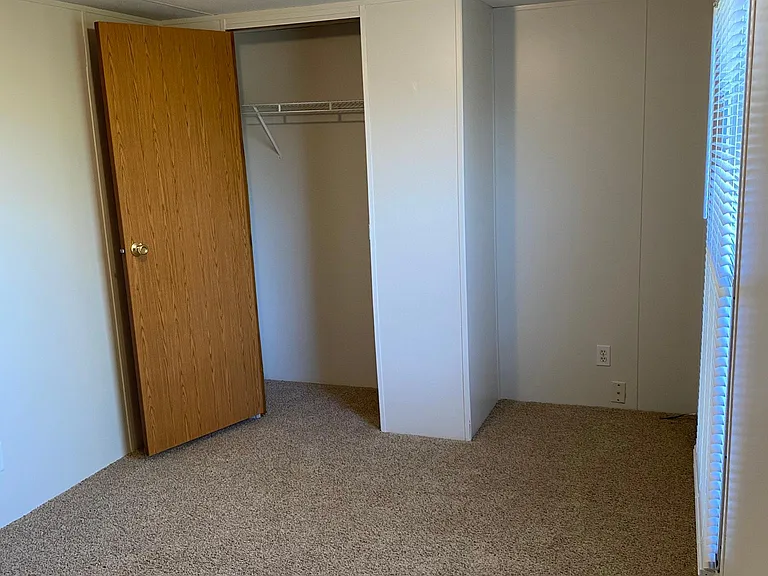 Closet/chest drawer area