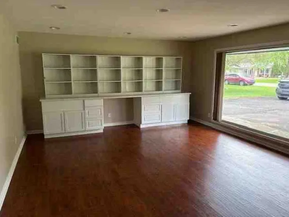 2642 Depew Dr, West Bloomfield, MI 48324