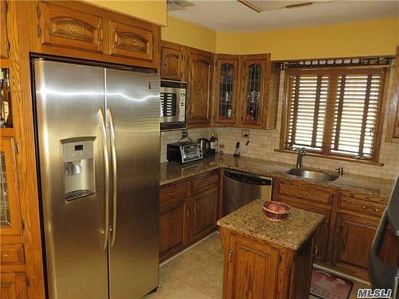 3rd image of 874 Willowbend Ln