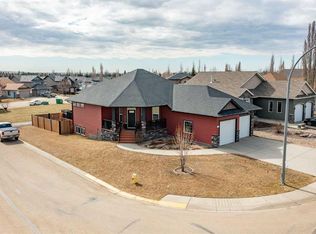 17 N Ebony St, Lacombe, AB T4L 0A4
