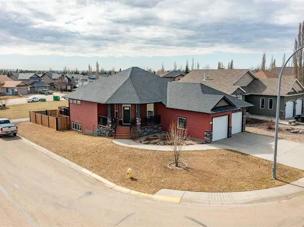 17 N Ebony St, Lacombe, AB T4L 0A4