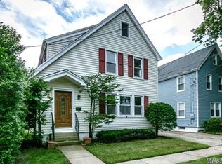 50 Prospect St, Williston Park, NY 11596