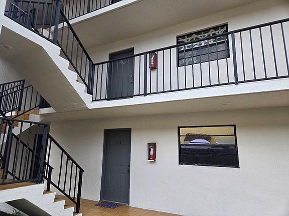 2nd image of 1471 W 43rd Pl APT 205