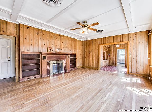 2nd image of 1316 W Coll St