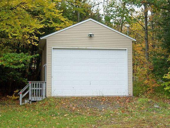 Garage #3 With Car Lift