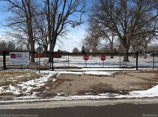 2701 Branch Rd, Flint, MI 48506