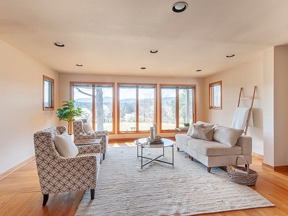 5th image of 8268 Dick Woods Rd