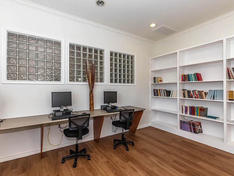 1201 S Ewing Ave — Photo 3