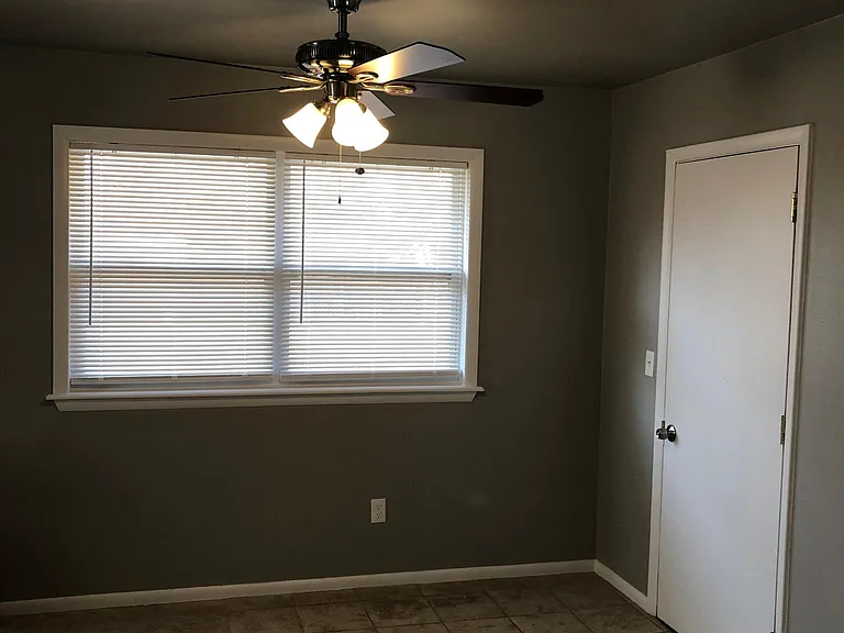 2125 Henderson Dr — Photo 3