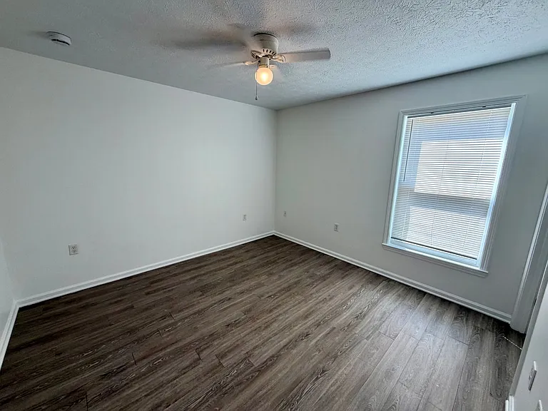 9119 Laird St — Photo 13