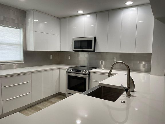 5th image of 250 NE 20th St #2100