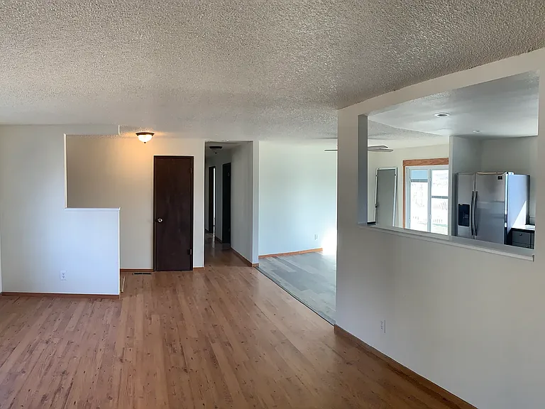 504 Ash St N — Photo 7