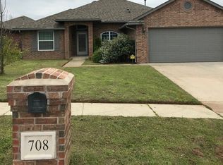 708 Manhattan Dr, Moore, OK 73160