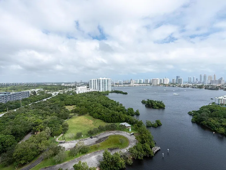 16385 Biscayne Blvd #2304 — Photo 24