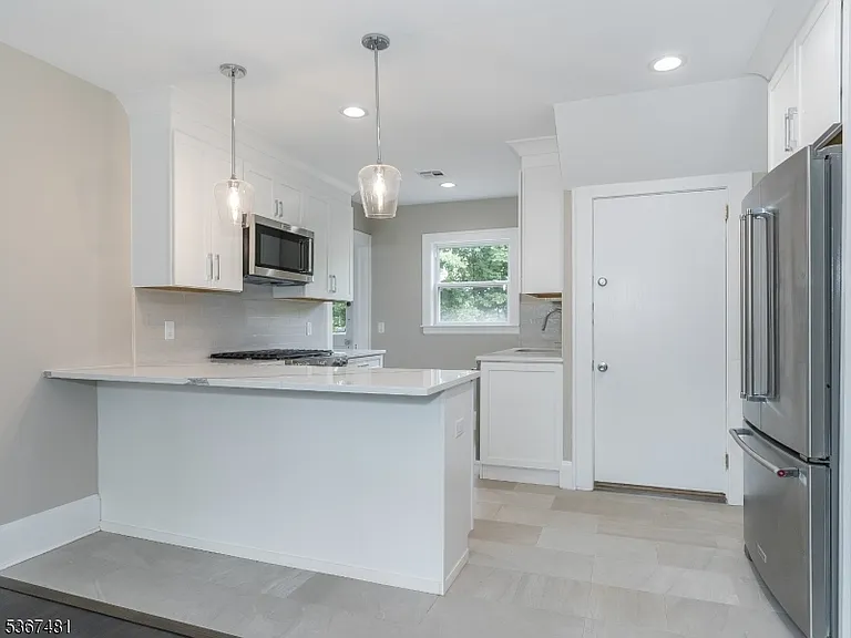 186 Gregory Ave — Photo 6