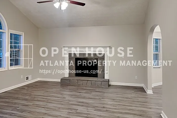 3 bed, 2.0 bath, 1860 sqft, $2,395 — Photo 4