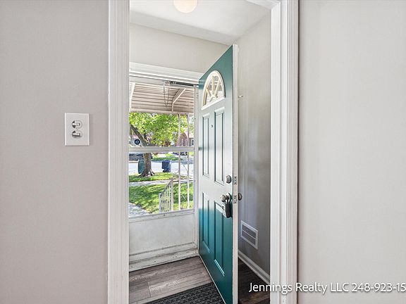4th image of 1580 Michigan Blvd