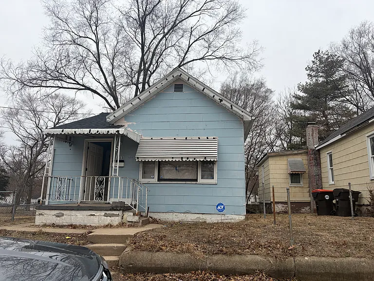 1513 S Livingston St — Photo 1