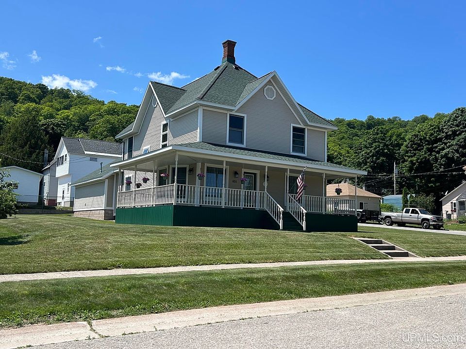 1st image of 831 W Munising Ave