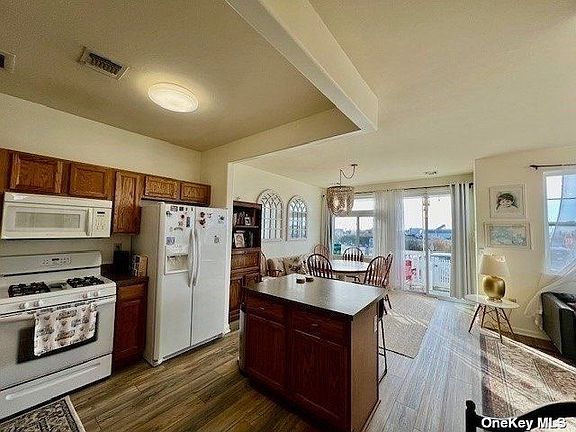2nd image of 7222 Water Way Floor 1