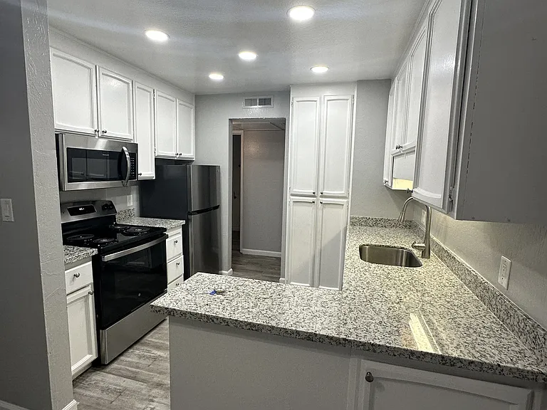 Riverfront Apartments — Photo 9