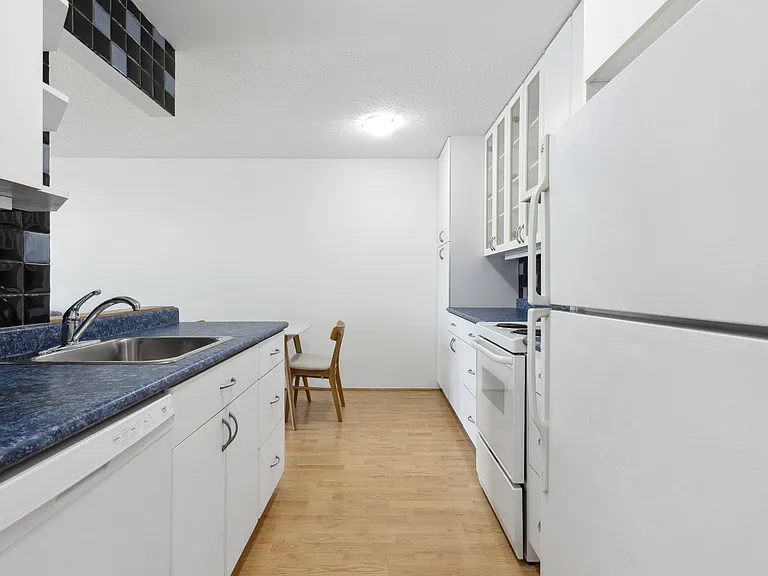 1045 Haro St — Photo 31