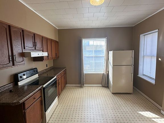3rd image of 2077-2079 Broadway St #2077-1/2