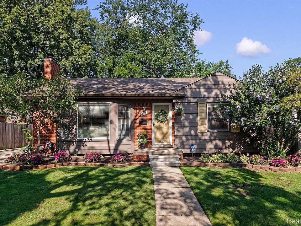 1st image of 803 Oakridge Ave