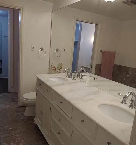 23918 De Ville Way #B — Photo 40