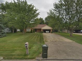 2731 Harrington Rd, Rochester Hills, MI 48307